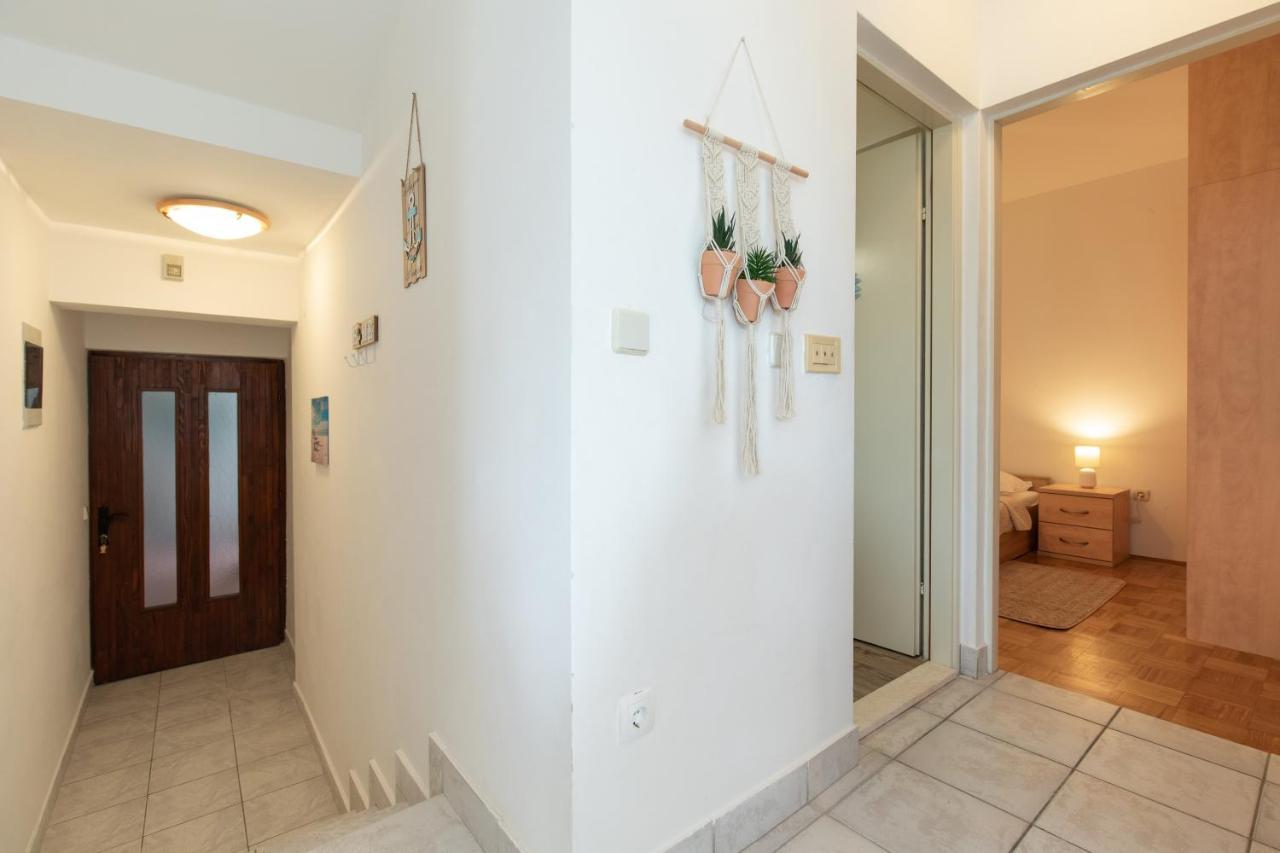 Apartment Laura Пунат Екстер'єр фото